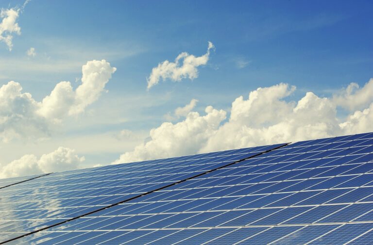Bruno Le Maire et Roland Lescure annoncent de nouvelles mesures de soutien au développement du photovoltaïque et de son industrie
